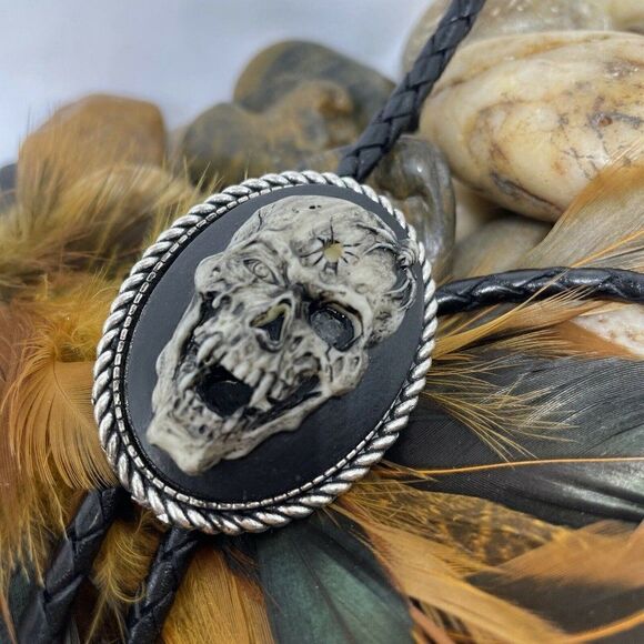 Spider Skull Cameo Pendant Bolo Necklace Lariat Tie Gothic Rockabilly Bolo - Picture 2 of 12